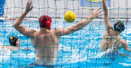 Waterpolo Poznań znów górą. Dużo emocji na Termach Maltańskich