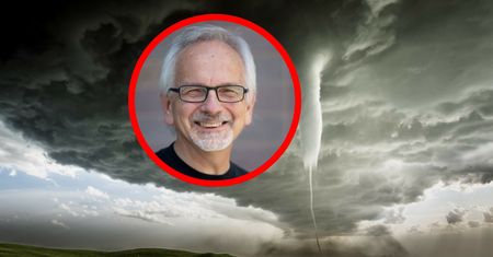 Znalazł się zbyt blisko wiru. Tornado nagle zmieniło kierunek