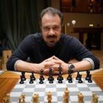 ''Pionek'': Tobey Maguire i Liev Schreiber toczą szachowy pojedynek