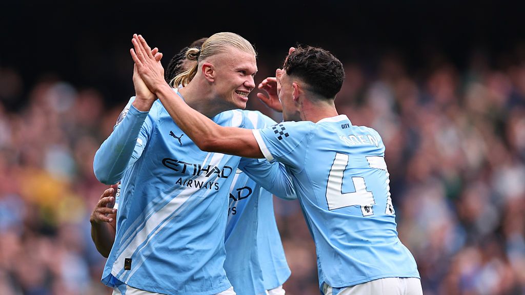 Getty Images / Robbie Jay Barratt - AMA / Na zdjęciu: piłkarze Manchesteru City celebrujący gola