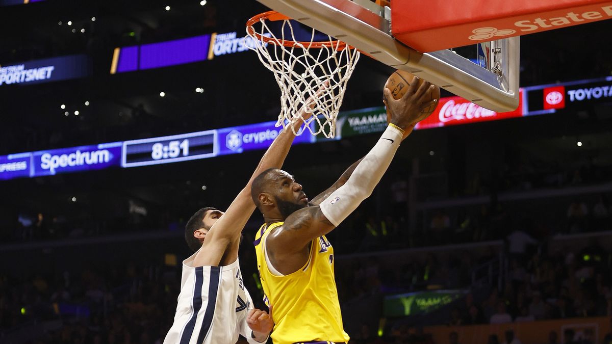 Zdjęcie okładkowe artykułu: Getty Images / Ronald Martinez / Na zdjęciu: LeBron James (z piłką)