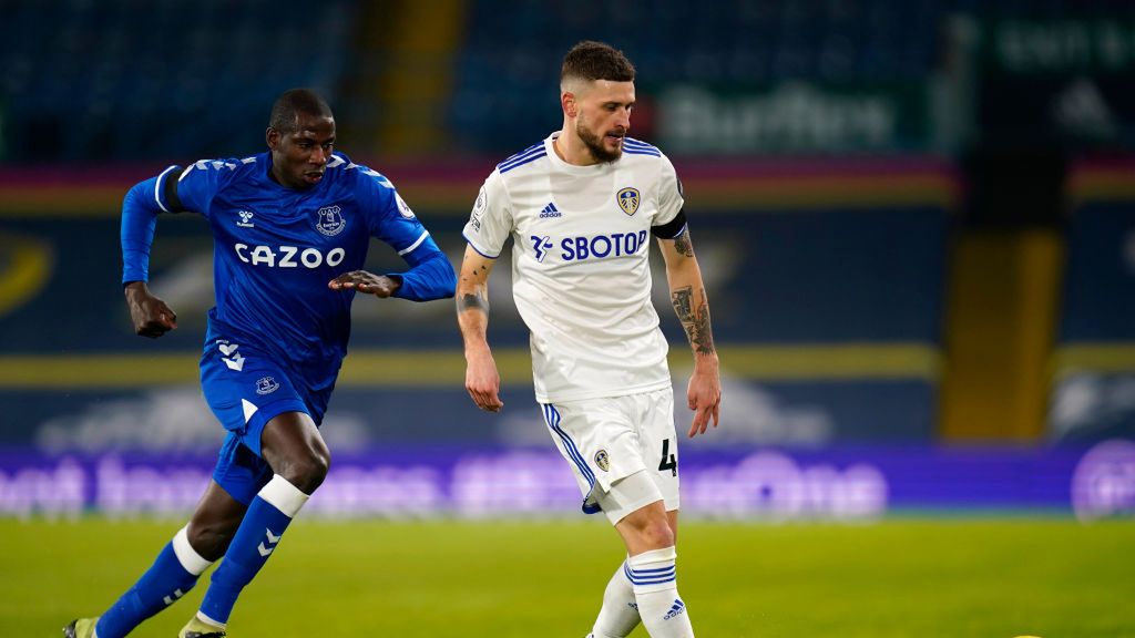 Getty Images / Tim Keeton / Na zdjęciu: Mateusz Klich (z prawej) i Abdoulaye Doucoure (z lewej)