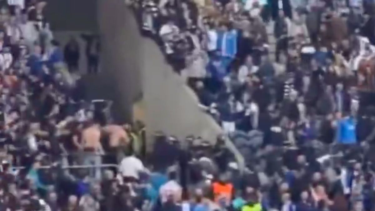 Twitter / Hooligans.cz Official / Zamieszki na stadionie