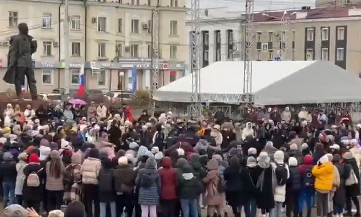 Wojna w Ukrainie. Tłumy na ulicach przeciwko Putinowi. Rośnie liczba zatrzymań [RELACJA NA ŻYWO]