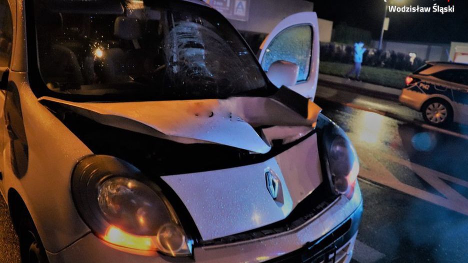 Kierowca renaulta śmiertelnie potrącił kobietę na pasach.