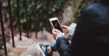 Ten kod może cię uratować. Powinien go znać każdy posiadacz smartfonu