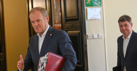 "Macierewicz, prokuratura, zdrada". Mocne słowa Tuska na konferencji