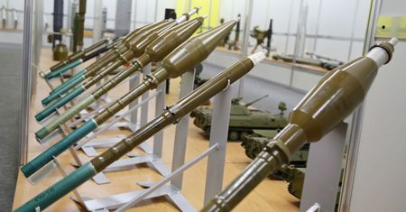 Zawstydzają mocarstwa. Oddają większość amunicji Ukrainie