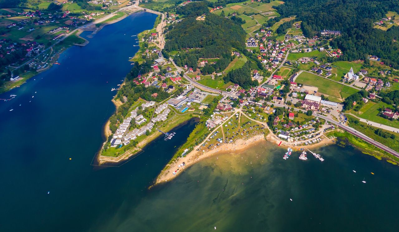 Zapomnij o korkach nad morze. Oto najpiękniejsze jeziora w Polsce