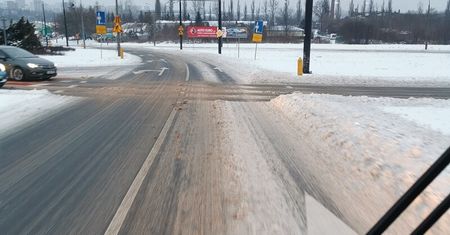 Akcja odśnieżania w trybie kryzysowym zakończona. Służby pracowały całą noc
