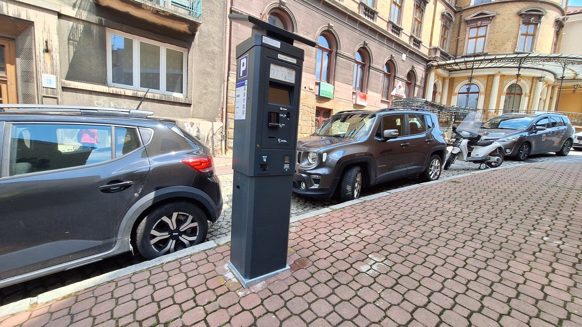 Dwa zmodernizowane parkomaty już pracują na ul. Batorego i Nowej w Tarnowie. We wrześniu pojawi się w centrum miasta kolejnych 15 urządzeń