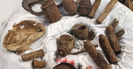 Mieli przy sobie niewybuchy i amunicje. Ewakuowano cały komisariat