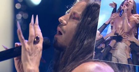 Michał Szpak na scenę wyszedł prawie rozebrany. Ale nie to zdziwiło widzów