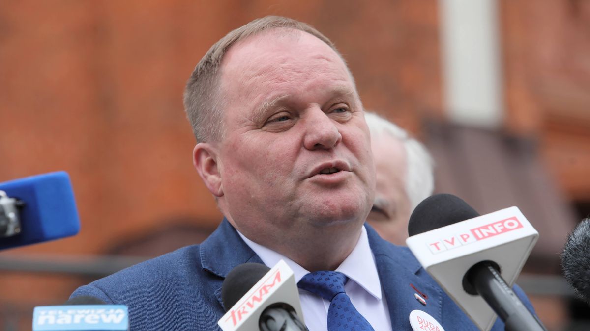 Poseł Mieczysław Baszko mówi, że inflacja spada. Bo pietruszka jest tańsza