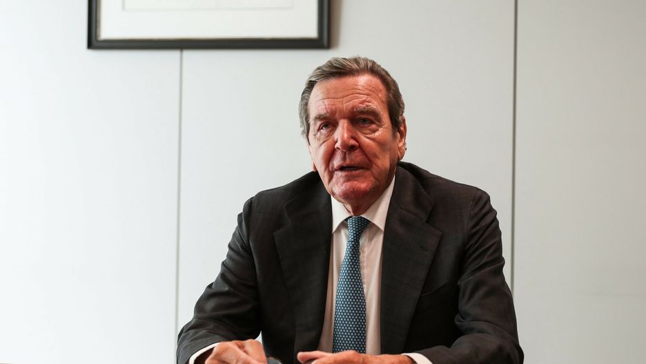 Jak podaje niemiecki dziennik "Bild", "nadal nie jest jasne" co przyniosła seria pięciu zagadkowych podróży byłego kanclerza Garharda Schroedera do Moskwy w drugim tygodniu marca, gdzie miał rozmawiać o wojnie na Ukrainie z Władimirem Putinem. 