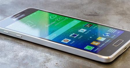 Żegnamy się z plastikiem, smartfony Samsunga znane będą ze smukłości i metalu