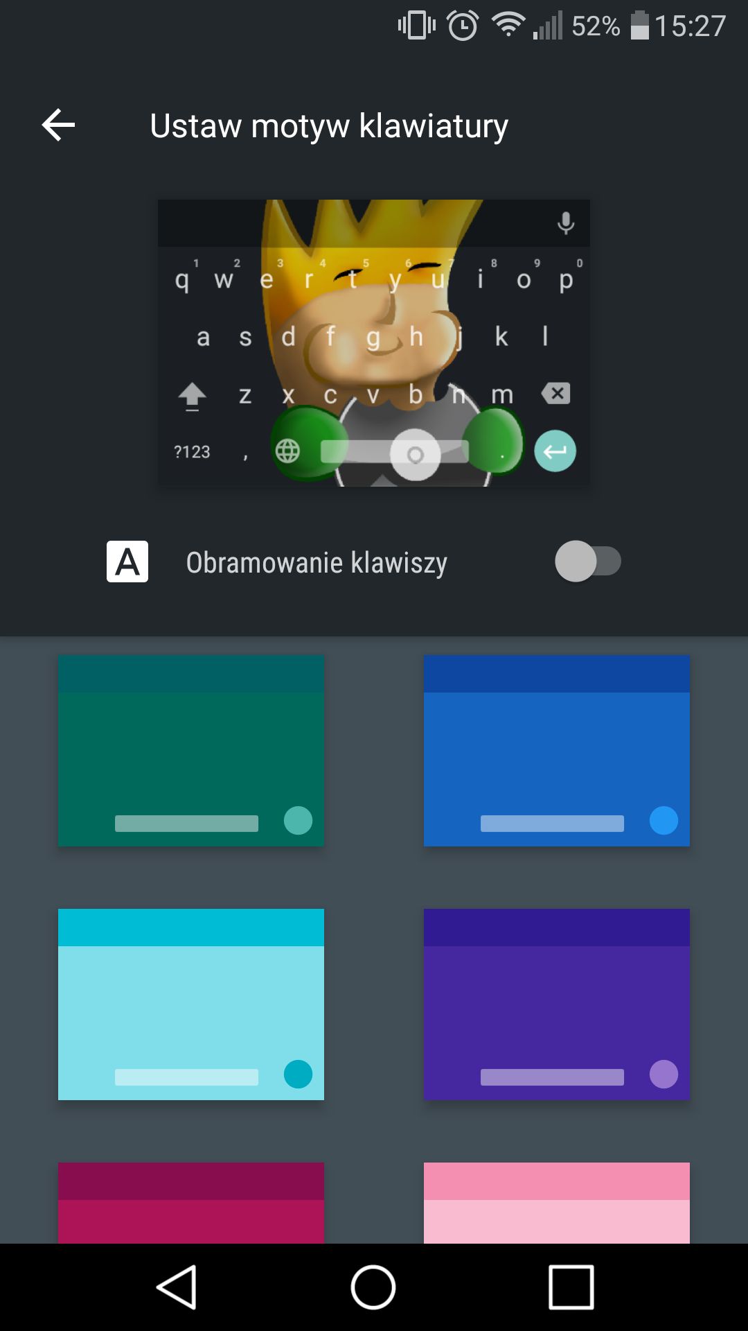 Podobnie jak wcześniej, możliwy jest wybór motywu kolorystycznego oraz tworzenie własnego tła klawiatury z dowolnego zdjęcia