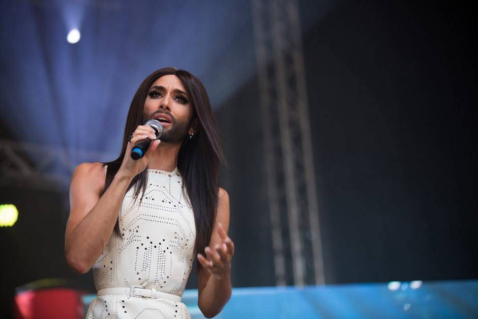 Conchita Wurst w sukience Jacoba