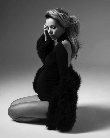 Izabela Janachowska pokazała piękną sesję zdjęciową z ciążowym brzuszkiem