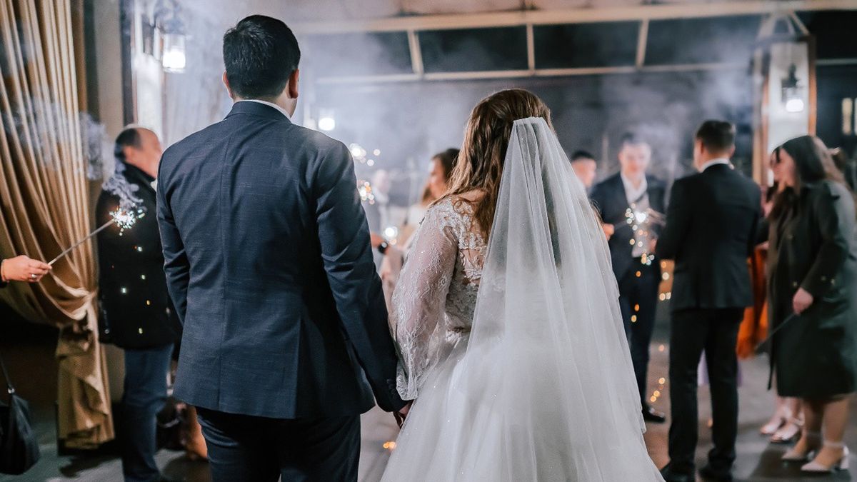 Coraz więcej par młodych wynajmuje wedding content creatorów