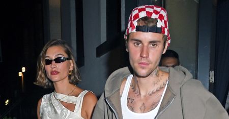 Hailey Bieber kroczy dumnie obok Justina i prezentuje nagi ciążowy brzuch na ulicy (FOTO)