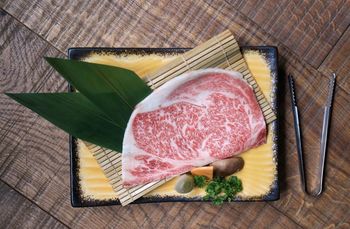 Mięso dla bogaczy. Dlaczego wagyu tyle kosztuje?