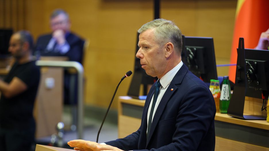 Piotr �wik
Krak�w, 02.07.2024. Radny Piotr �wik podczas Sesji Sejmiku Wojew�dztwa Ma�opolskiego VII kadencji, 2 bm. w budynku Urz�du Marsza�kowskiego w Krakowie. Ani radny Piotr �wik, ani pose� PiS �ukasz Kmita nie uzyskali wystarczaj�cej liczby g�os�w poparcia do uzyskania urz�du marsza�ka Ma�opolski. (mr) PAP/�ukasz G�gulski
�ukasz G�gulski
7, 7., III, marsza�ka, polityk, polityka, sejmik ma�opolski, sesja sejmiku Wojew�dztwa Ma�opolskiego, Urz�d Marsza�kowski, VII, w krakowie, wybory, po raz pi�ty