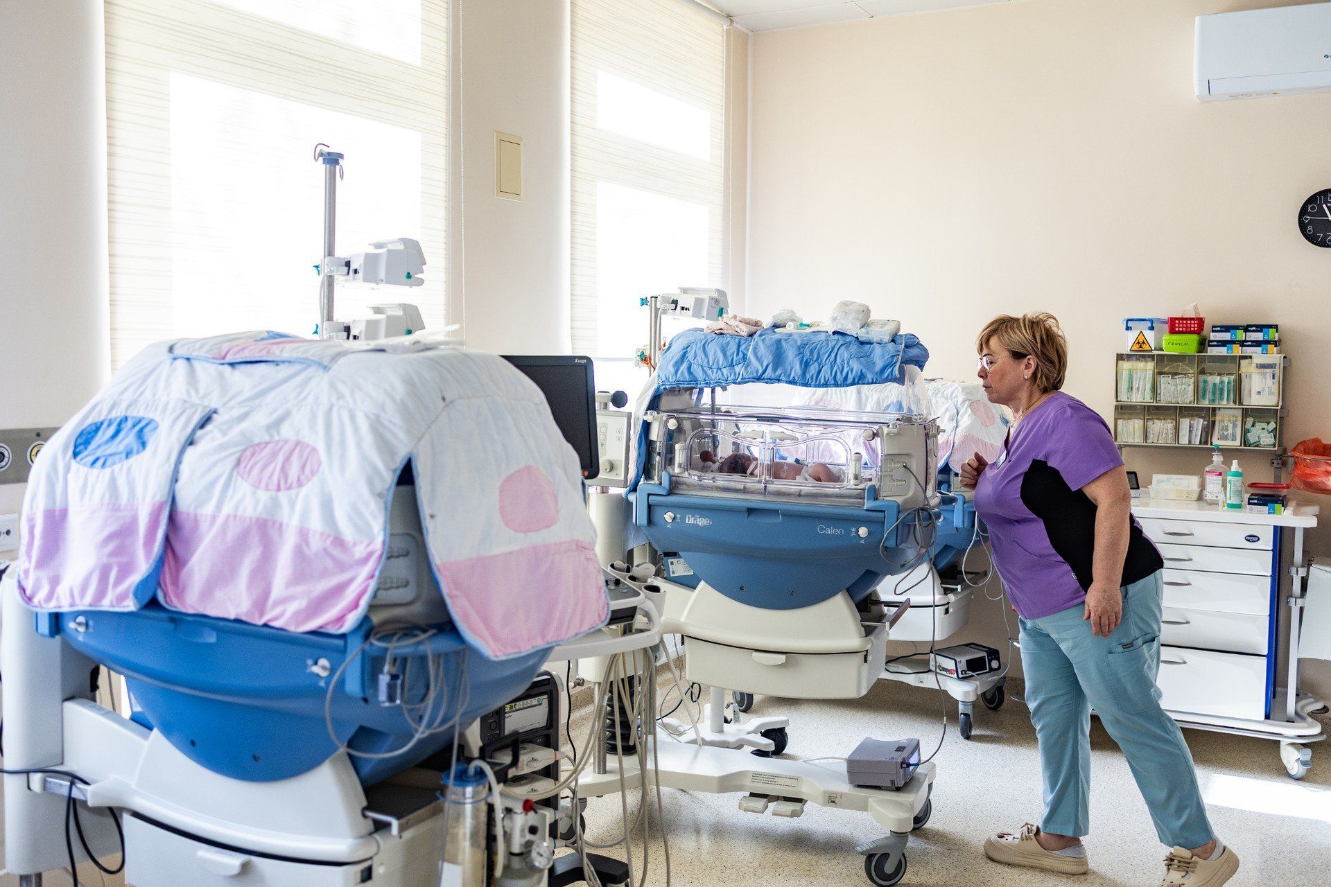 Przez cały listopad Szpital przybierze kolor fioletowy - barwę symbolizującą solidarność z wcześniakami i ich rodzinami.