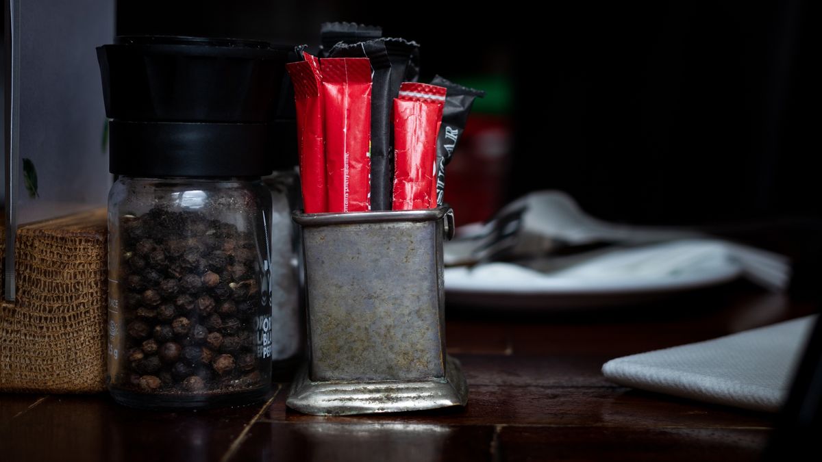Rustic metal sugar sachet and sweetner container. Restaurant table with black pepper
Rustic metal sugar sachet and sweetner container. Restaurant table with black pepper
Clay10