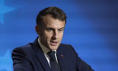 Senior nagle źle się poczuł. Macron nie zwlekał ani chwili