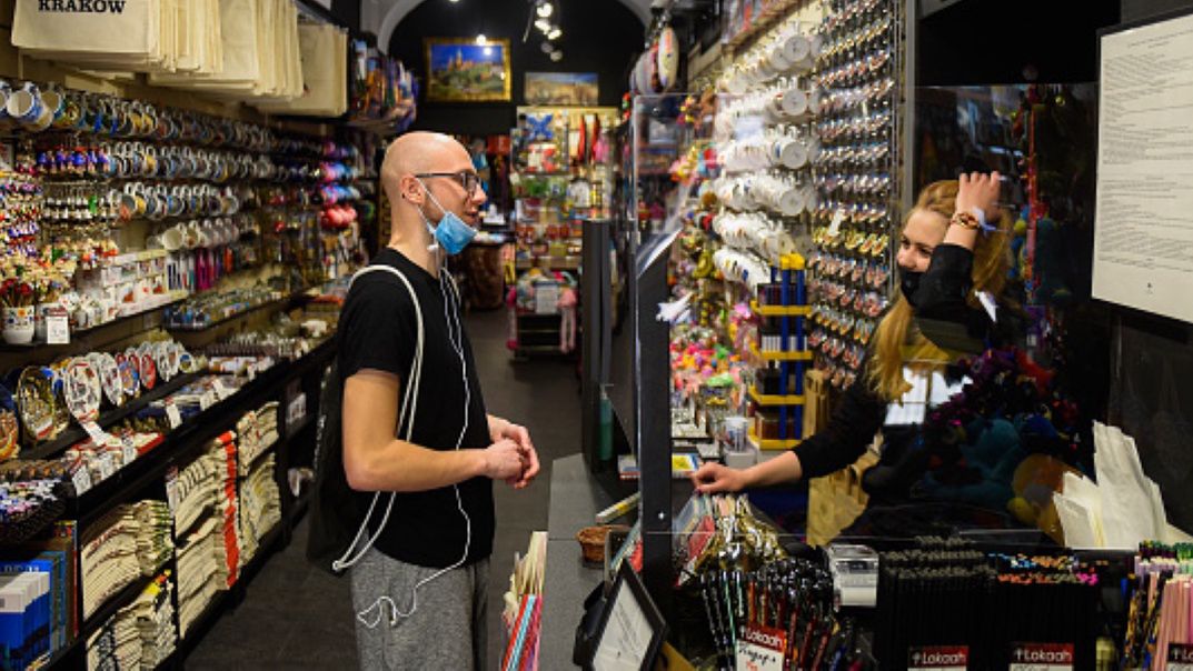 Czy Polacy zgadzają się z nakazem noszenia maseczek ochronnych w sklepach? 