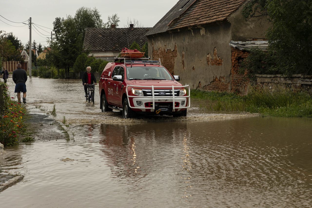  Podtopiona po intensywnych opadach deszczu miejscowość Strzelce