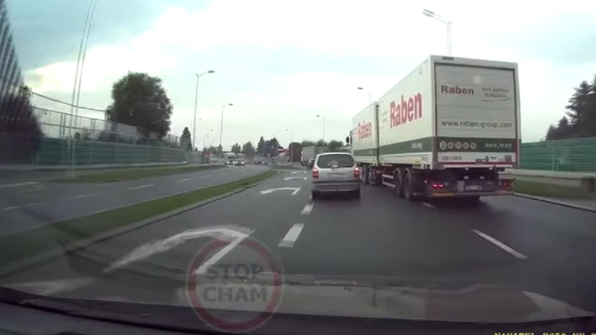 Kierowca ciężarówki wykonał niebezpieczny manewr