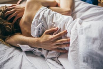 Emocje odkładają na bok. Chcą bliskości, ale bez zobowiązań