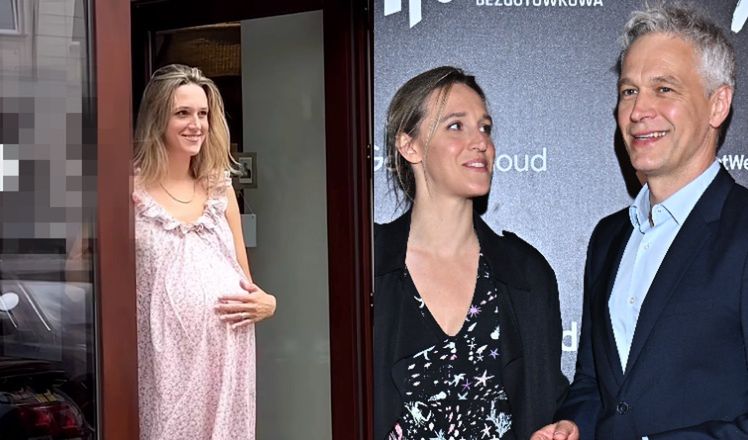 Aleksandra Żebrowska na otwarciu butiku powitała gości z ciążowym brzuchem!