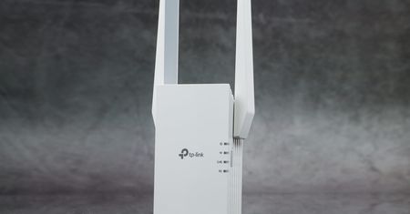 Wzmacniacz Wi-Fi mocniejszy od większości routerów – testujemy TP-Link RE505X – repeater Wi-Fi 6