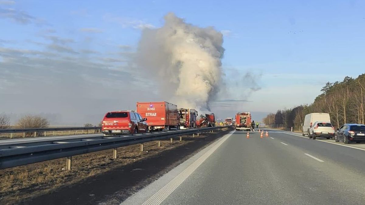 Autostrada A2 całkowicie zablokowana.