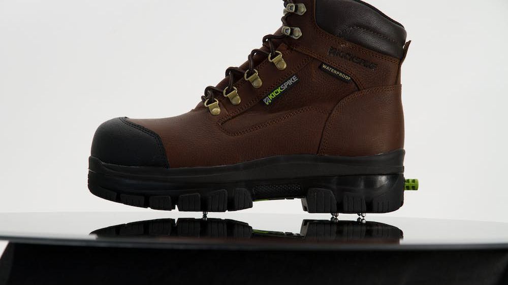 Idealne buty na zimę. KickSpike mają wysuwane z podeszwy kolce 1