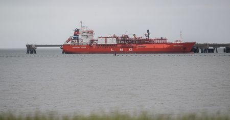 Gazowce z Kataru kierują się na Ormuz. Byłby to przełomowy transport