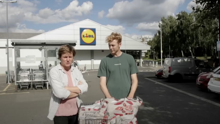 Brytyjczycy samolotem przylecieli na zakupy do Polski i zanocowali w hotelu. Wyszło taniej niż na Wyspach