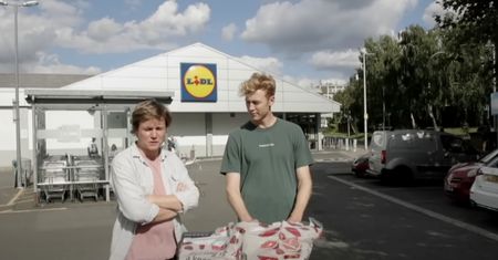 Polecieli na zakupy do Polski. Nawet z biletami lotniczymi i hotelem było taniej