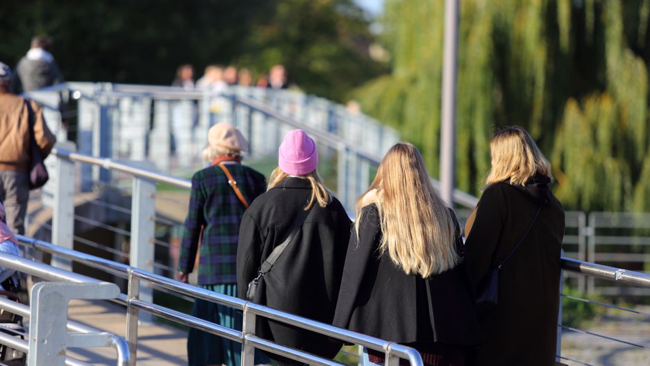 Stanislaw Blachowicz
kobieta, kobiety, torebka, zimno, ludzie, barierka, park, spacer, plecak, smartfon, styl życia, para, telefon, rodzina, ulica, kocham, gród, mama, frajda, osoba, droga, córka, chodzenie, relaks, wypoczynek, dzieci, woda, lato, relaksacyjny, czas wolny, przyjaciel, dwie osoby, sport, drzewa, dostosowanie, charakter, podróż, biec, jogging