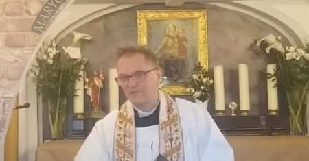 Ksiądz wypędził go z mszy. "Żeby nawet twój zapach nie został"