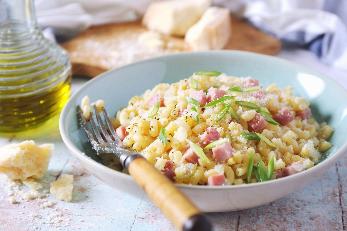 Leichter Schinken-Gurken-Salat: Das Grill-Highlight für heiße Tage