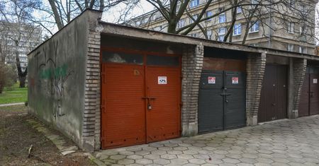 Garaż jak kawalerka. Nawet 17 tys. zł za metr kwadratowy