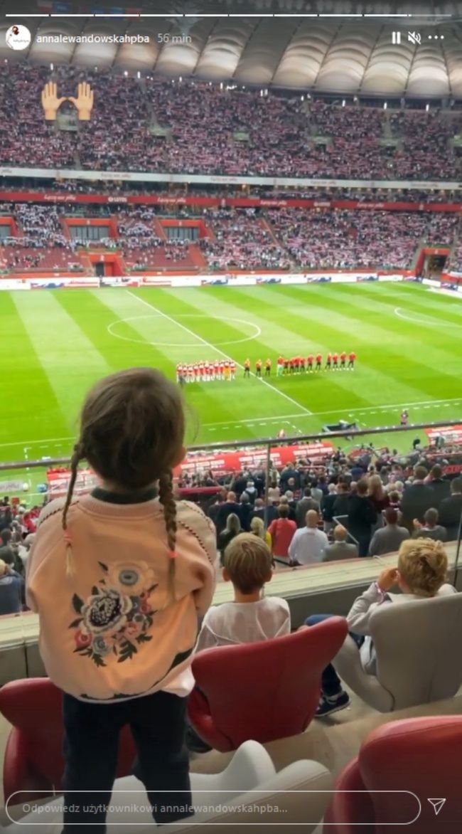 Anna Lewandowska z córką Klarą kibicuje Robertowi i polskiej drużynie w meczu z Albanią