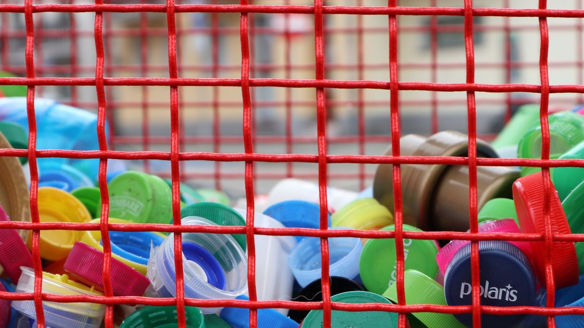 Po wejściu w życie systemu kaucyjnego pojemniki na zakrętki staną się zbędne