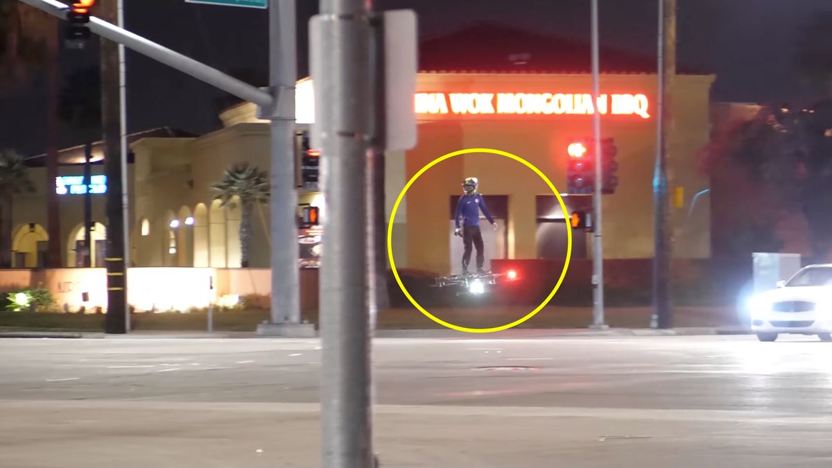 Przyszłość jest tu i teraz. Ludzie zaczęli latać dronami 1