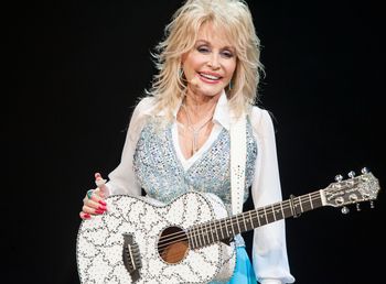 Dolly Parton ukrywała chorobę nawet przed rodziną. "Nie chciała, żeby ludzie byli smutni"