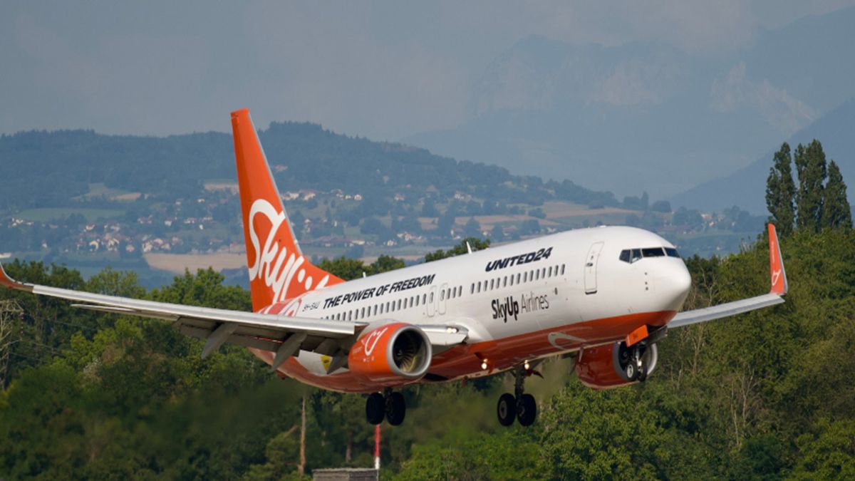Pasażerowie lecieli linią Skyup. 